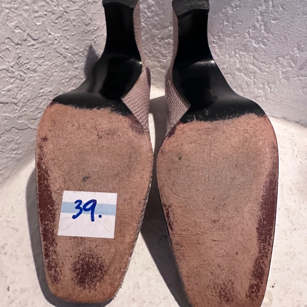 Pumps - Picture 5 of 5